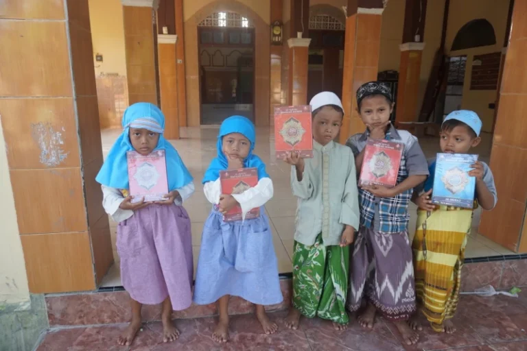 penerima-manfaat-wakaf-quran-2.webp
